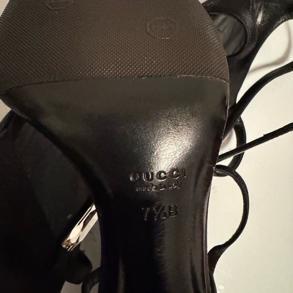 Gucci Black High-Heeled Sandals with T-Strap - Picture 9 of 10